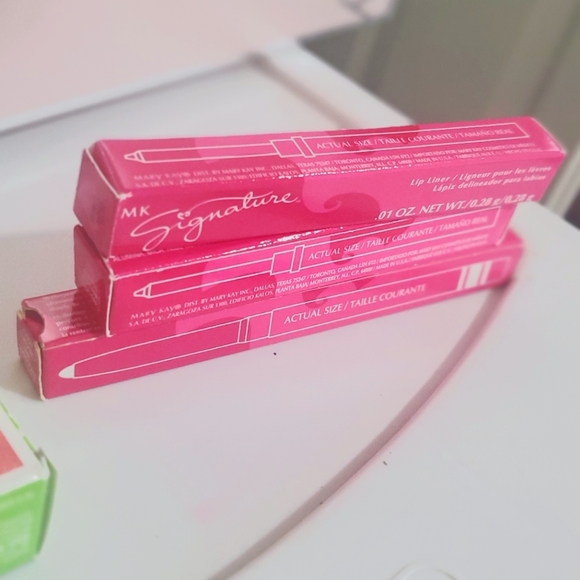 BUNDLE Mary Kay Lip Liners *3/$30* Plum, Raspberry,Burgundy,Chocolate available - Picture 2 of 8